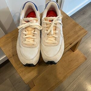 Women’s Nike Sneakers 9.5